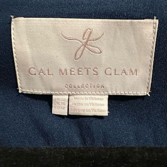 Gal Meets Glam Kingsley Flutter Sleeve Wrap Dress - Picture 5 of 8